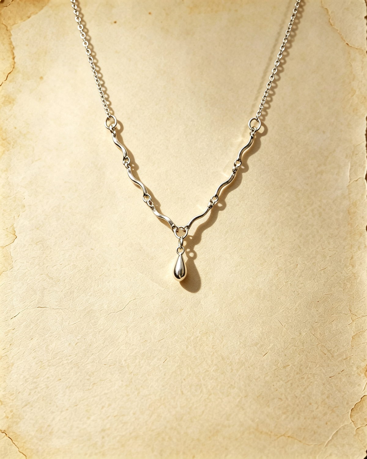 Vintage Wavy Chain Water‑drop Pendant Necklace
