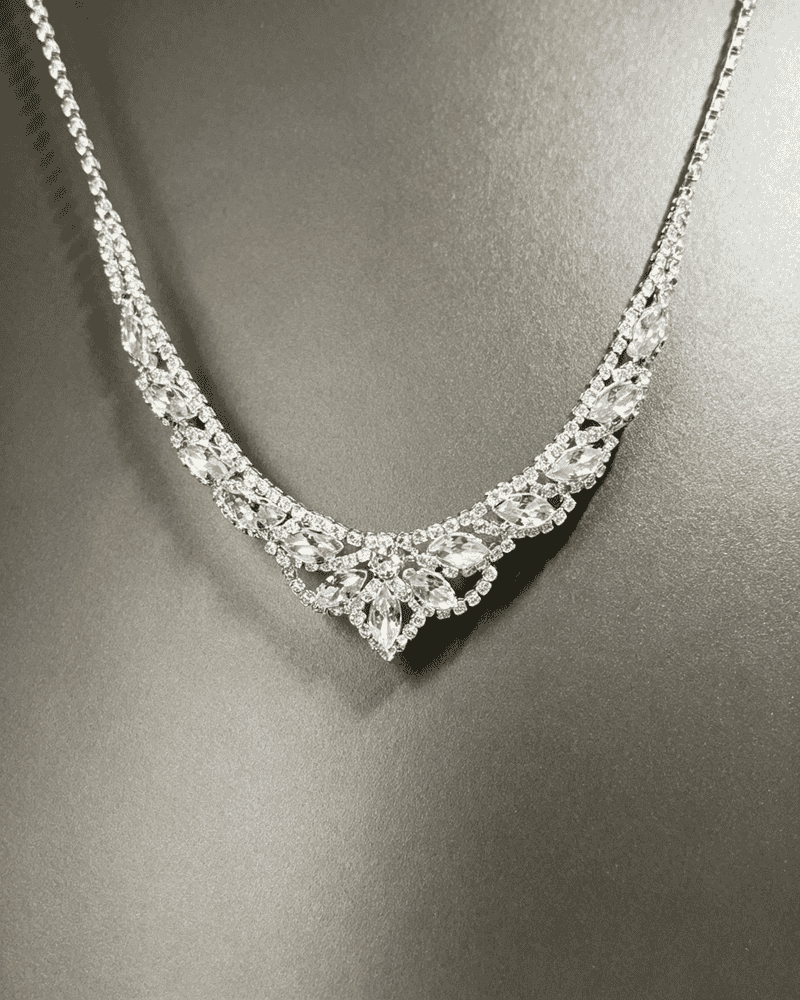 Shiny‑Crystal V‑Shape Wedding Banquet Pendant Necklace