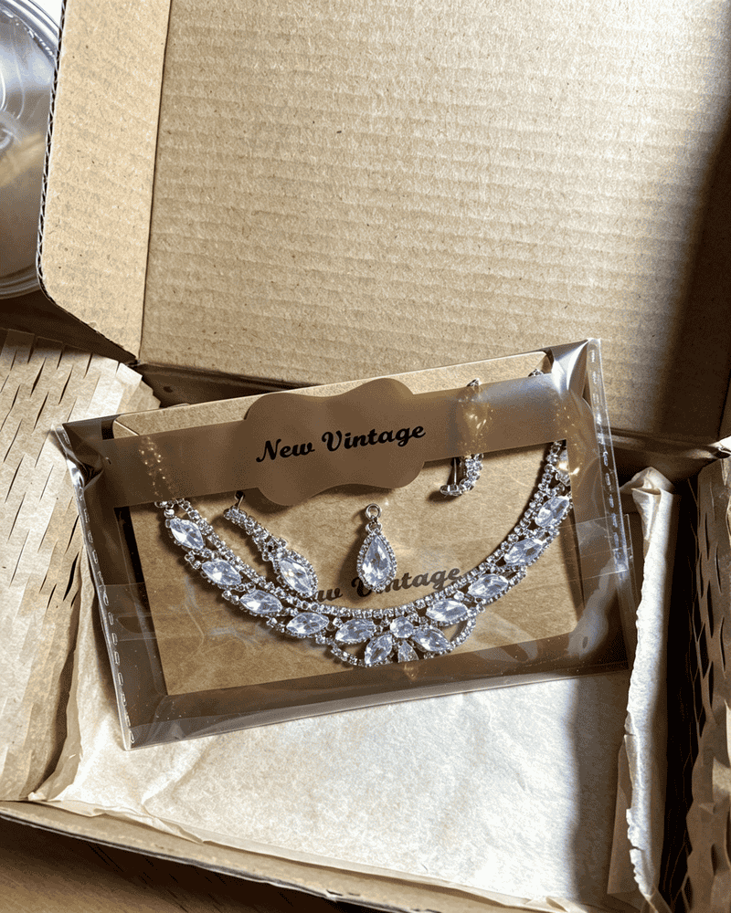 Shiny‑Crystal V‑Shape Wedding Banquet Pendant Necklace
