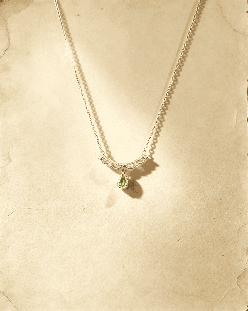Vintage Lace‑Shaped Teardrop Crystal Pendant Necklace
