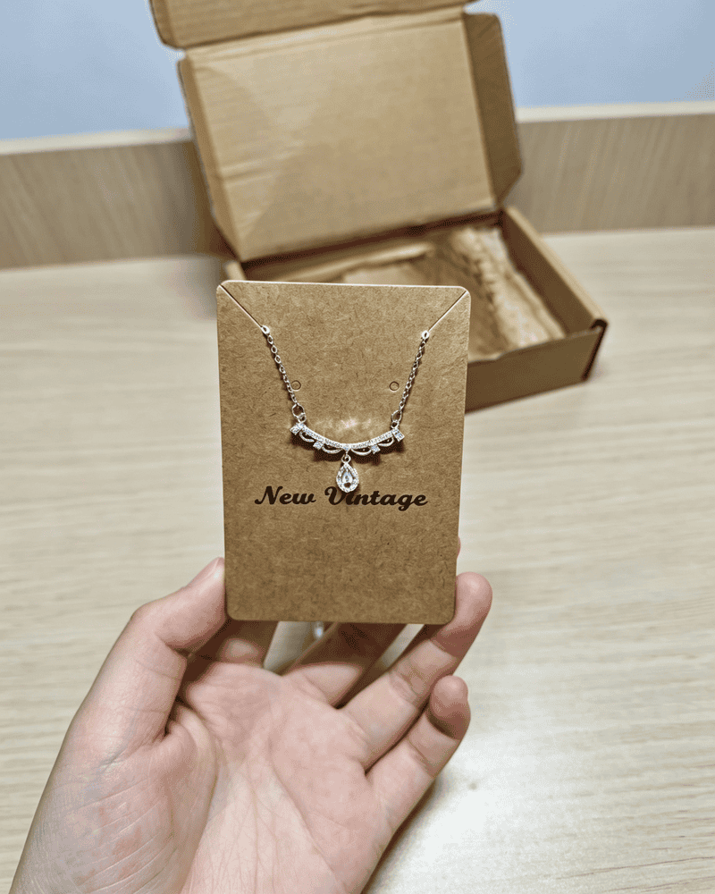 Vintage Lace‑Shaped Teardrop Crystal Pendant Necklace