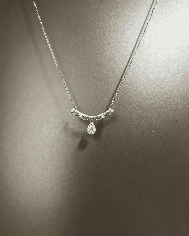 Vintage Lace‑Shaped Teardrop Crystal Pendant Necklace