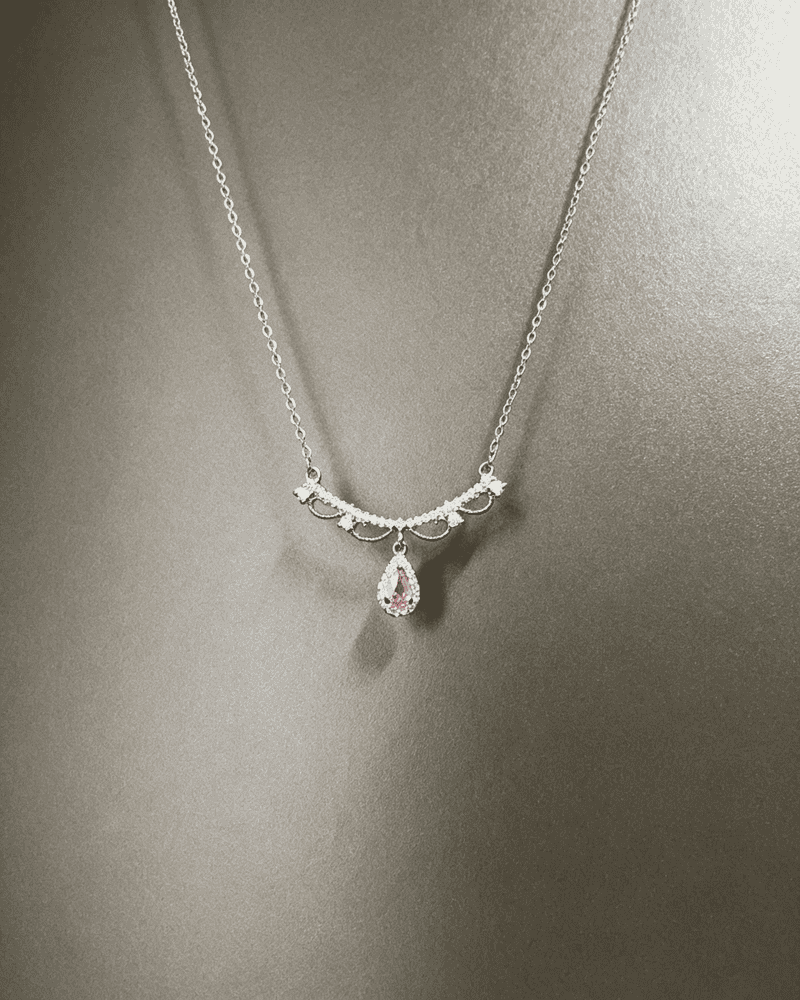 Vintage Lace‑Shaped Teardrop Crystal Pendant Necklace