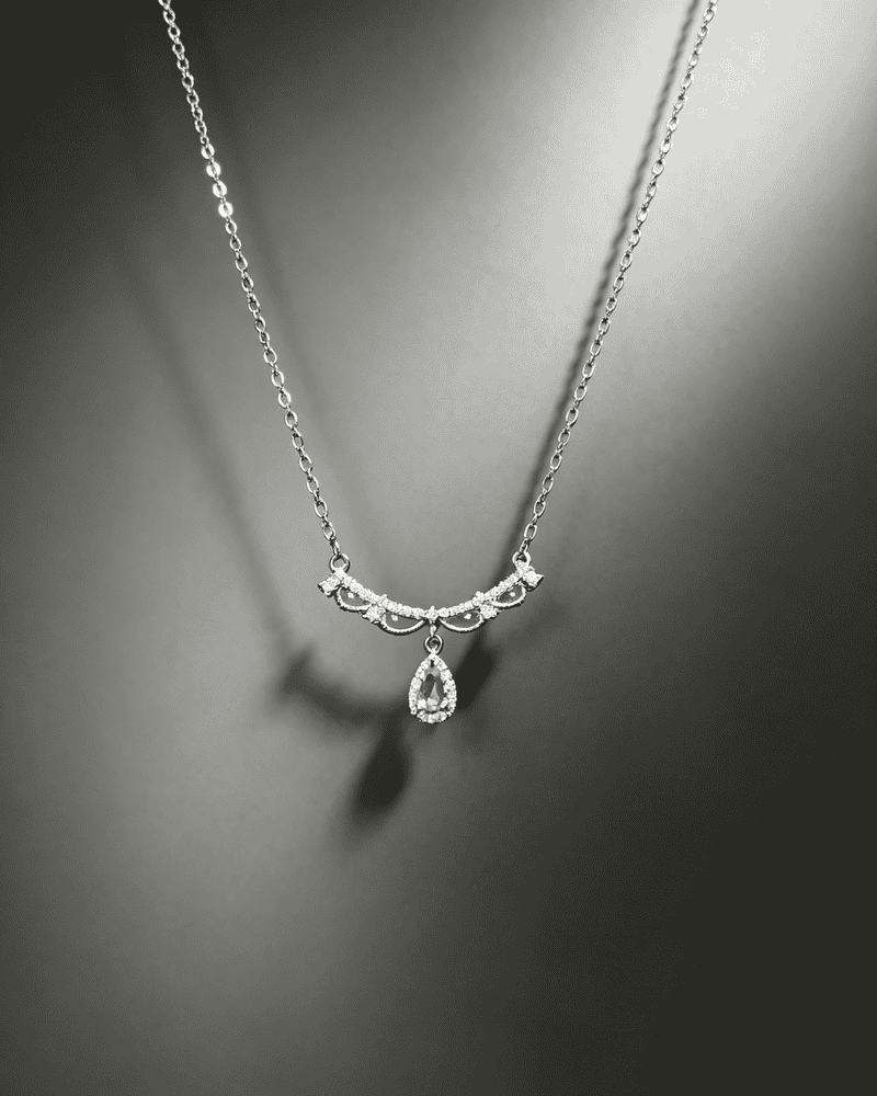 Vintage Lace‑Shaped Teardrop Crystal Pendant Necklace
