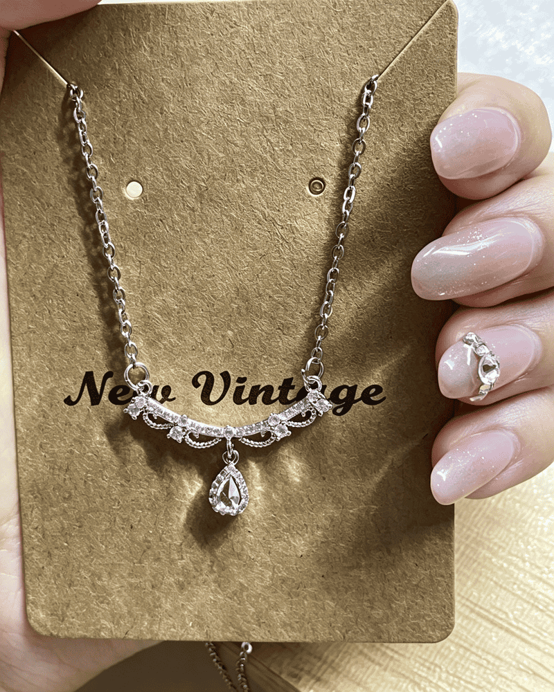 Vintage Lace‑Shaped Teardrop Crystal Pendant Necklace