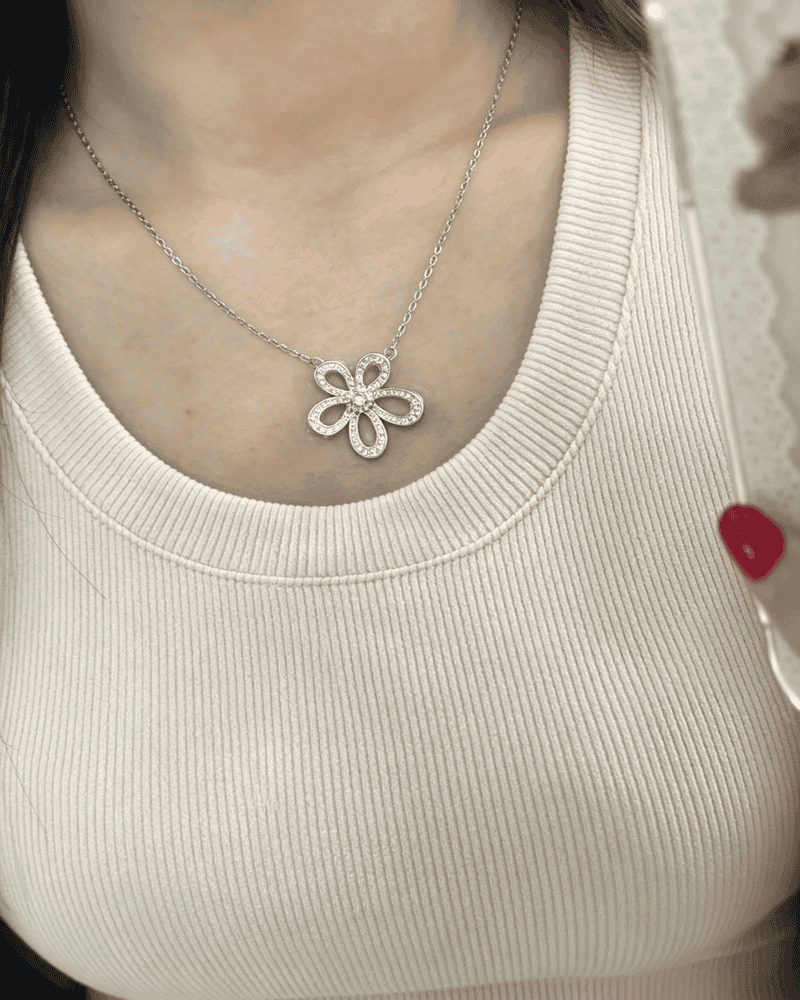 Vintage Hollow‑Flower Shiny Rhinestone Pendant Necklace