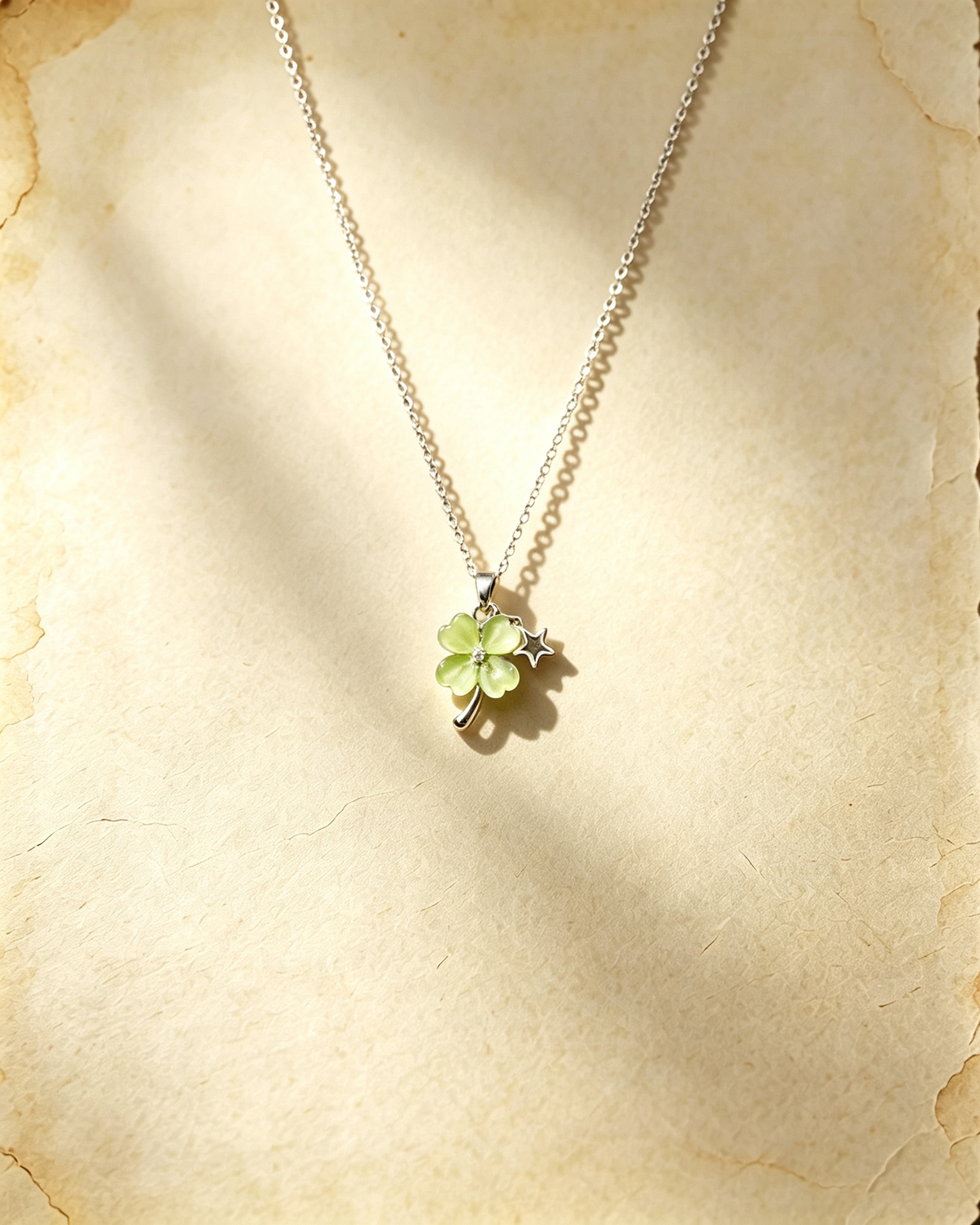 Vintage Lucky green Four‑Leaf Clover Necklace