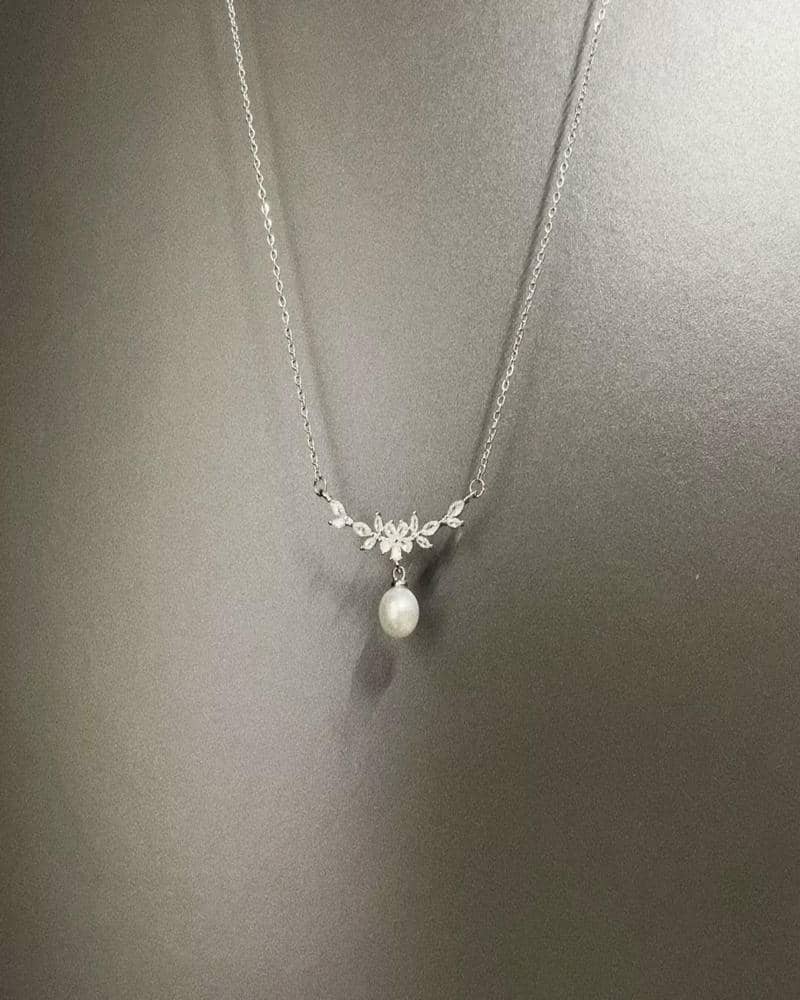 Vintage Branch‑Shaped Inlaid Crystal Artificial Pearl Pendant Necklace