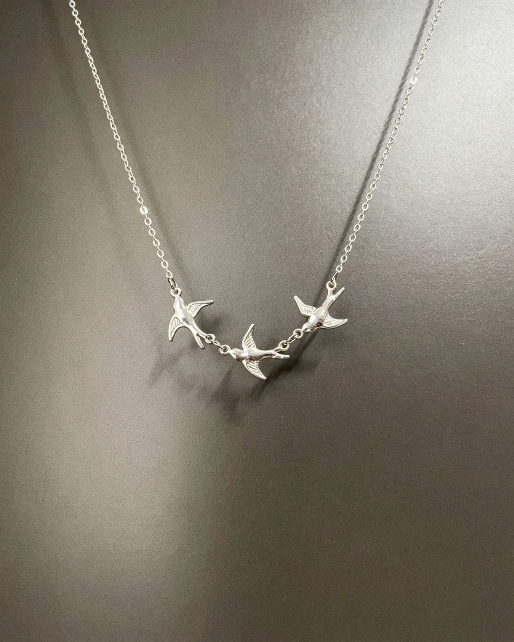 Vintage 3‑Flying‑Birds Pendant Necklace Minimalist Swallow Silver