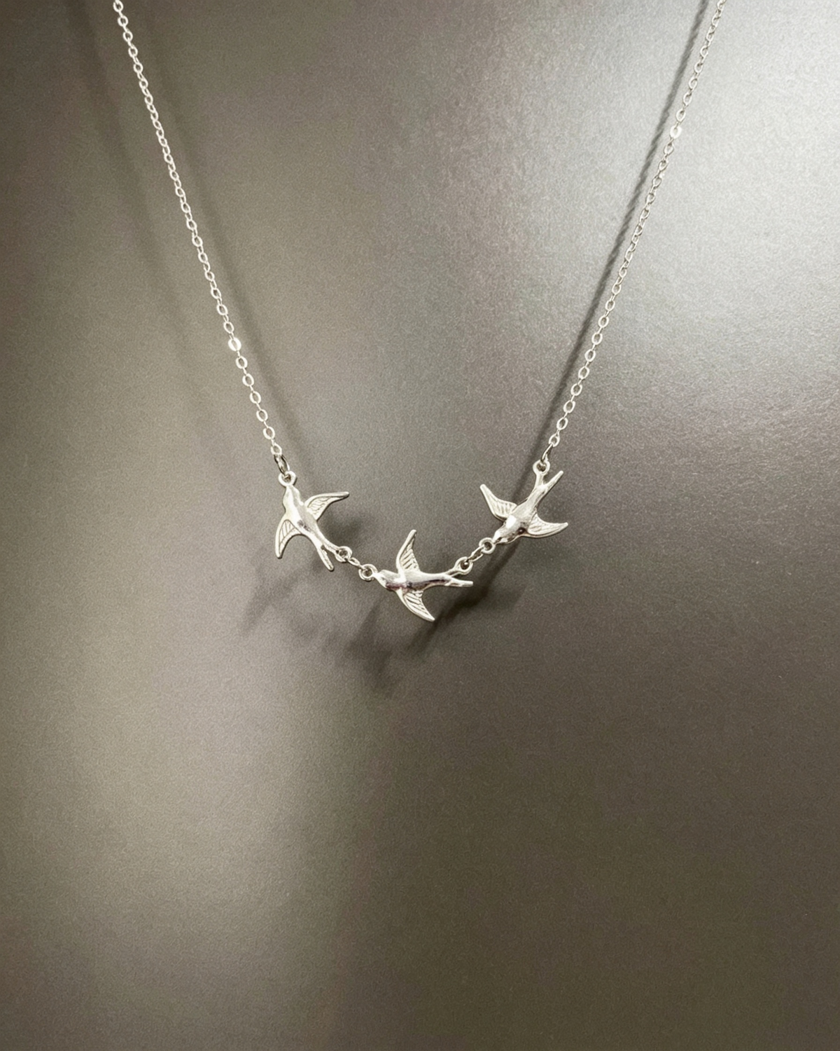 Vintage 3‑Flying‑Birds Pendant Necklace Minimalist Swallow Silver