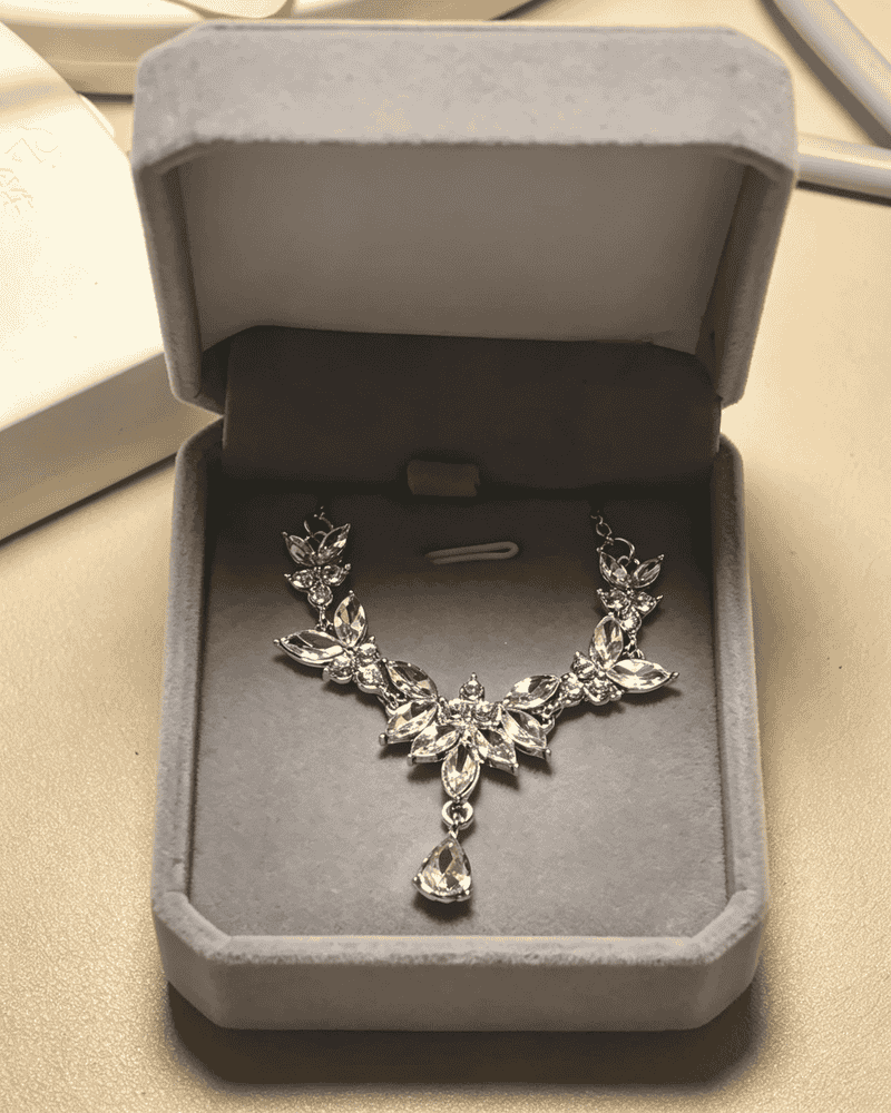 Sparkling Snowflake Crystal Drop Pendant Necklace, Silver‑Plated / S925‑Silver Clavicle Chain