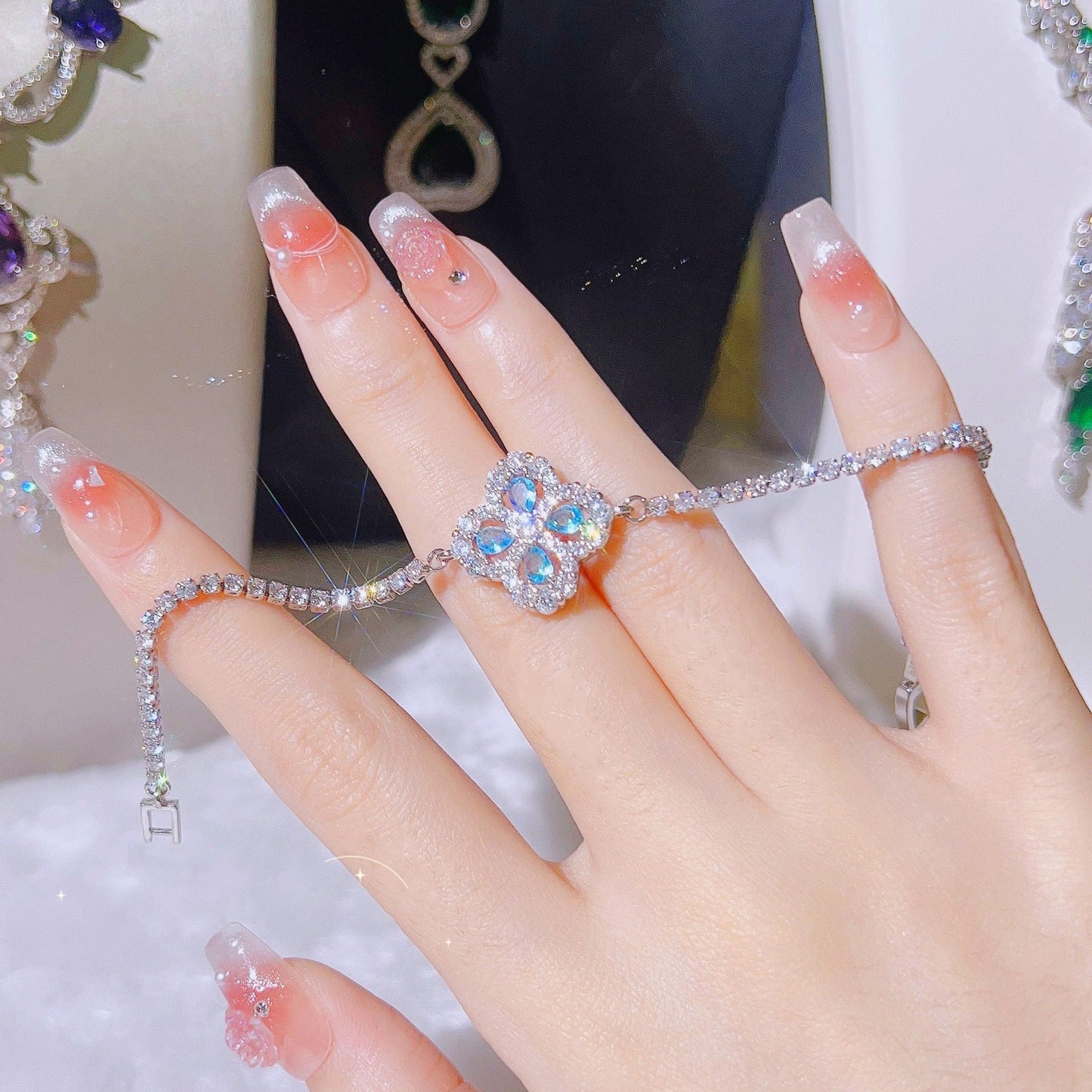 Sakura Cleef Bracelet