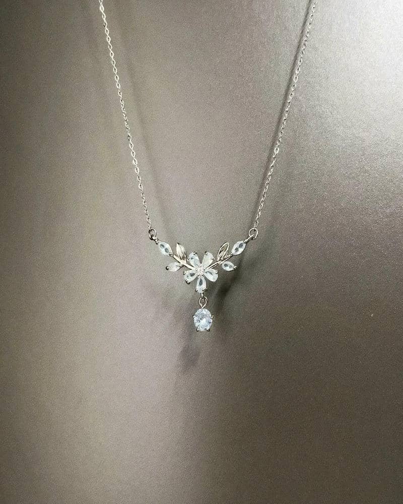 Vintage Laurel‑Leaf Flower Crystal Drop Pendant Necklace